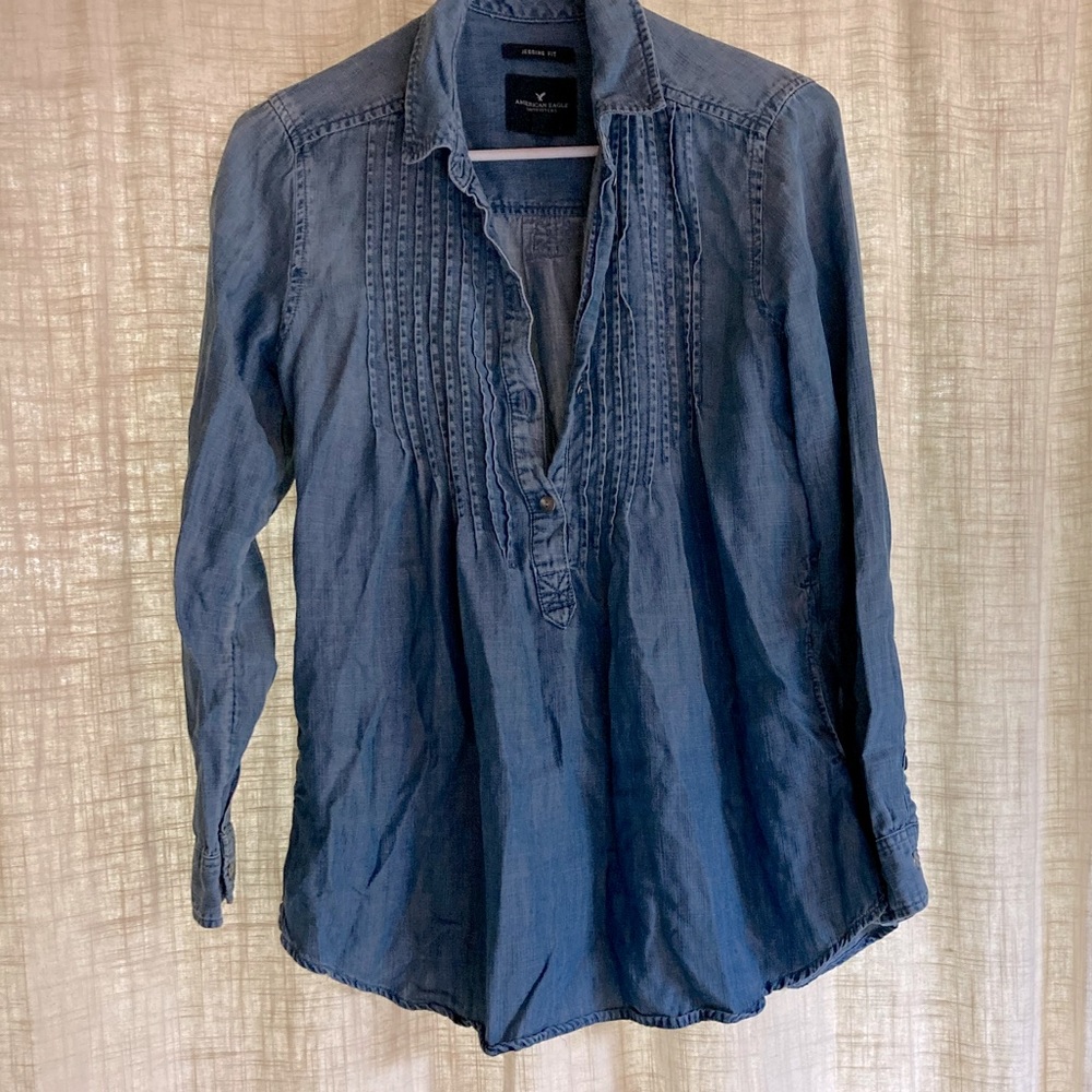 American eagle Women’s denim shirt